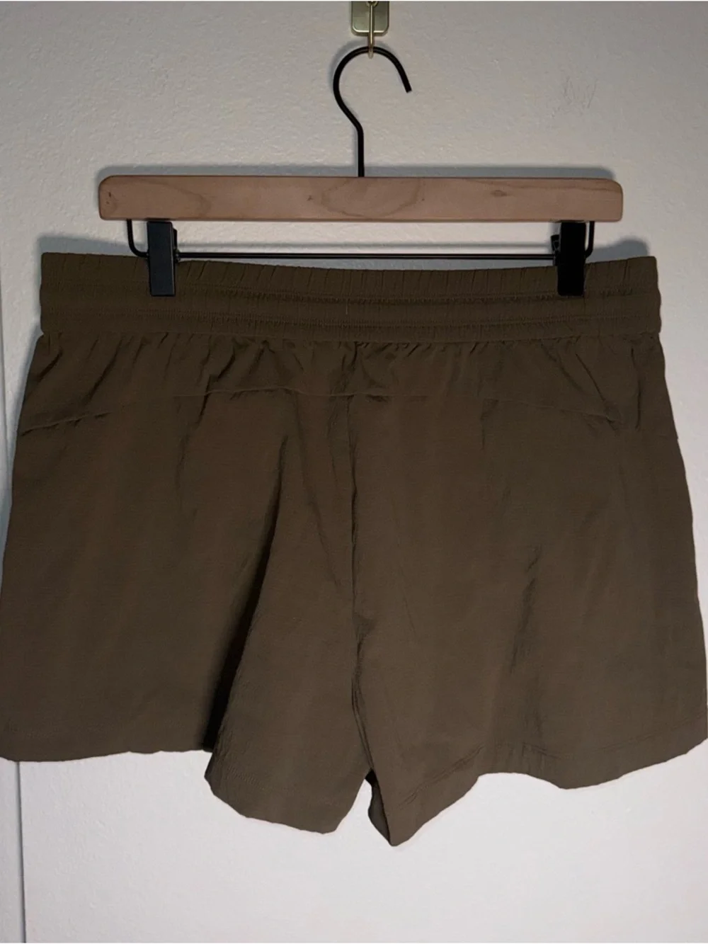 ATHLETA elastic waist lightweight zip up pockets drawstring athletic shorts L - Picture 5 of 5